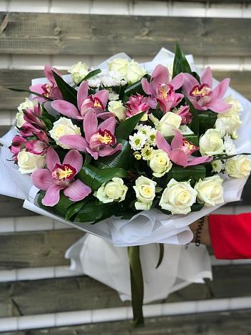 Букет цветов из: Розы и Хризантемы в Волжанце