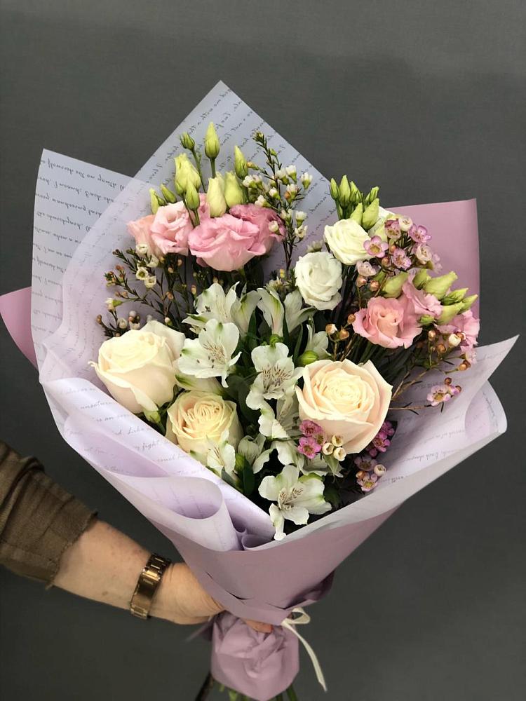 Букет цветов из: Альстромерии, Розы и Лизиантусы в Волжанце