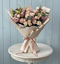 Букет цветов из:  Розы и Лизиантусы в Волжанце