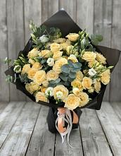 Букет цветов из:  Розы и Лизиантусы в Волжанце
