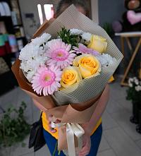 Букет цветов из:  Герберы, Розы и Хризантемы в Волжанце