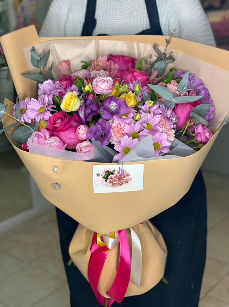 Букет цветов из: Хризантемы, Гвоздики и Альстромерии в Волжанце