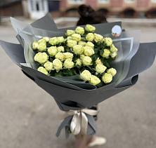 Букет Белые кустовые розы Солинеро в Волжанце