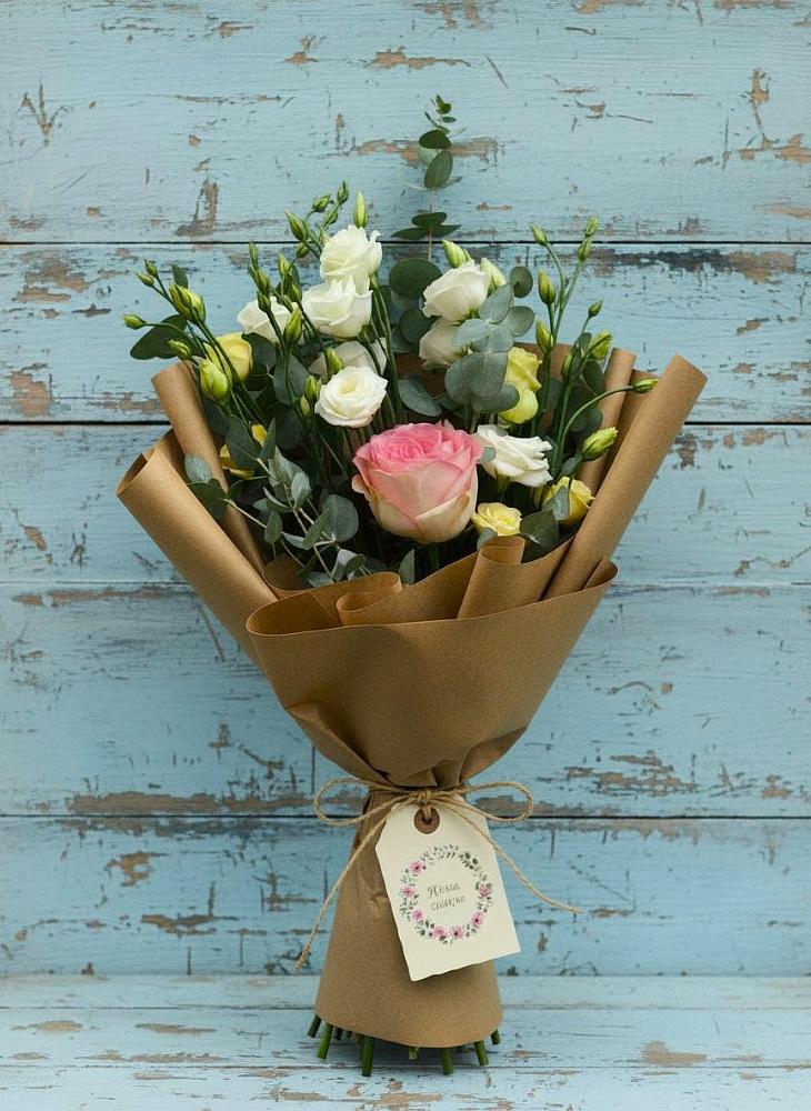 Букет цветов из: Розы и Лизиантусы в Волжанце