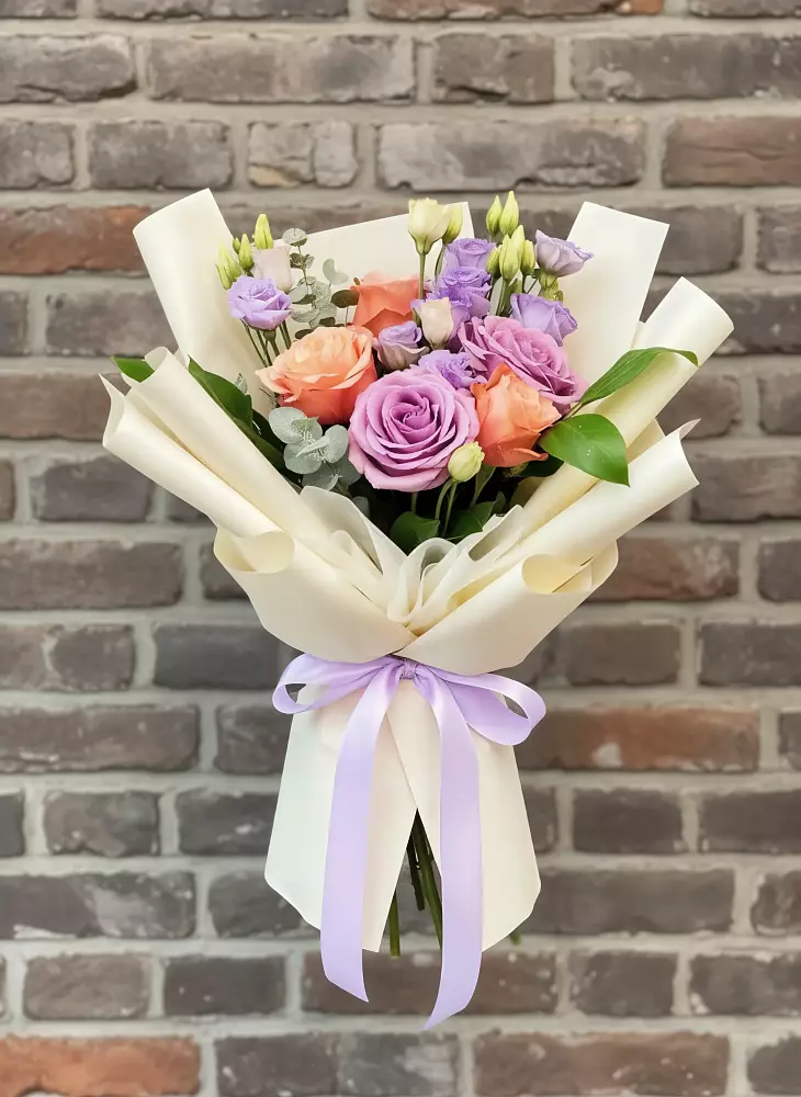 Букет цветов из: Лизиантусы и Розы в Волжанце