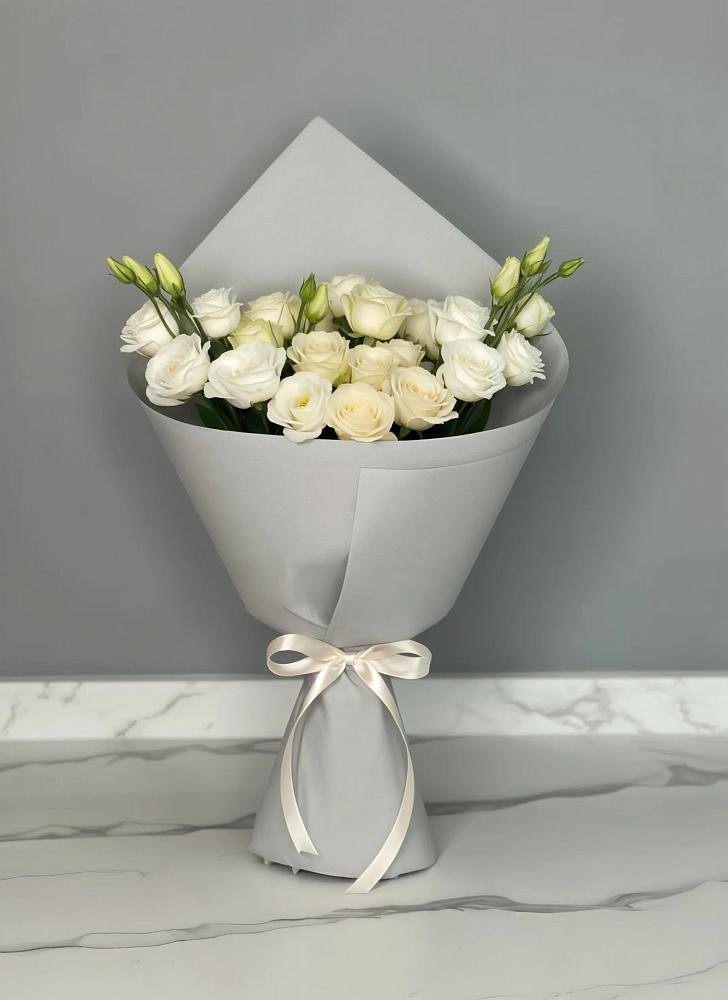 Букет цветов из: Розы и Лизиантусы в Волжанце