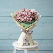 Букет цветов из:  Орхидеи и Розы в Волжанце