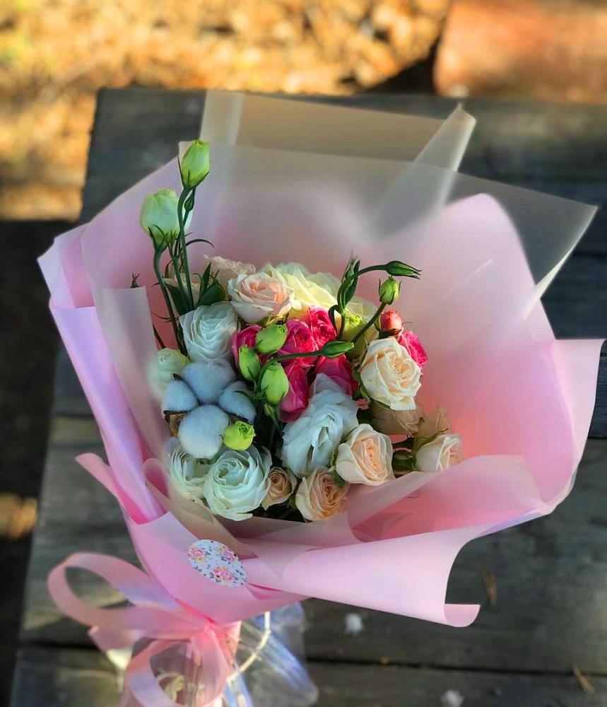 Букет цветов из: Розы и Лизиантусы в Волжанце