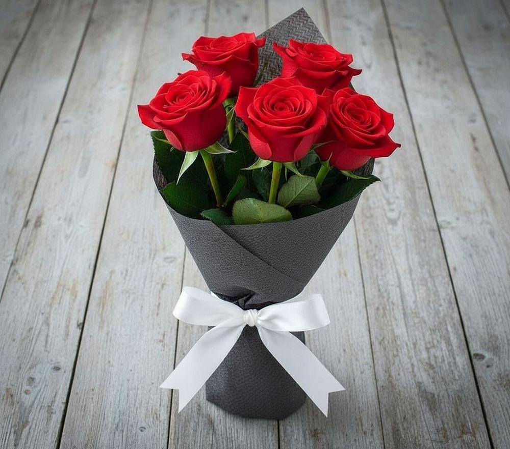 Букет 5 Красных роз Эдлесс Лав в Волжанце