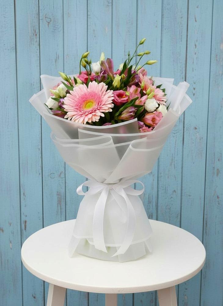 Букет цветов из: Герберы, Альстромерии и Лизиантусы в Волжанце