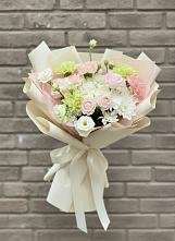 Букет цветов из:  Гвоздики, Розы, Лизиантусы и Хризантемы в Волжанце