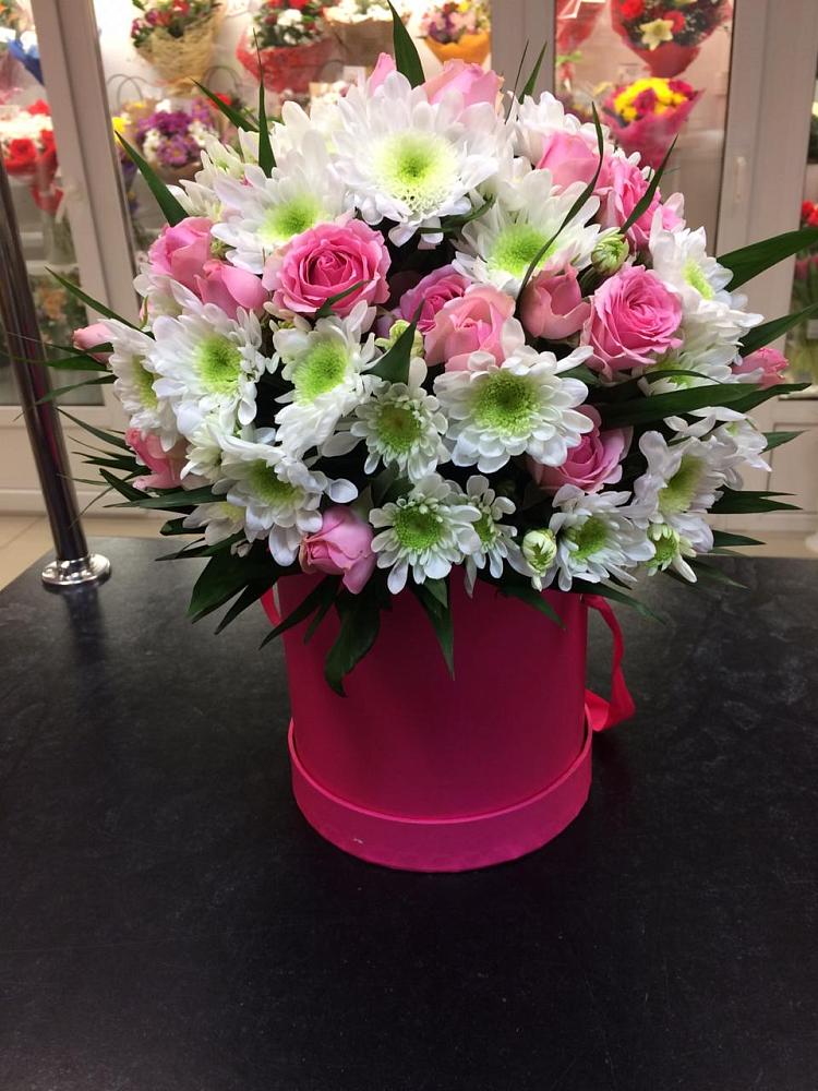 Цветочная композиция из Розы и Хризантемы в шляпной коробке в Волжанце