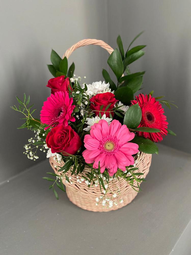 Цветочная композиция из Розы, Хризантемы и Герберы в корзине в Волжанце