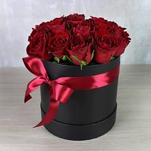 Цветочная композиция из Розы в шляпной коробке в Волжанце