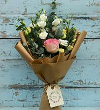 Букет цветов из:  Розы и Лизиантусы в Волжанце