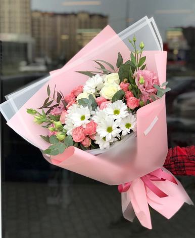 Букет цветов из: Розы, Лизиантусы и Хризантемы в Волжанце