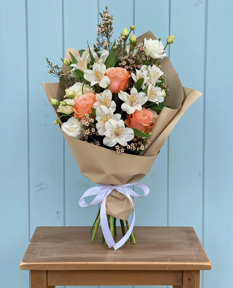 Букет цветов из: Альстромерии, Лизиантусы, Розы и Хризантемы в Волжанце