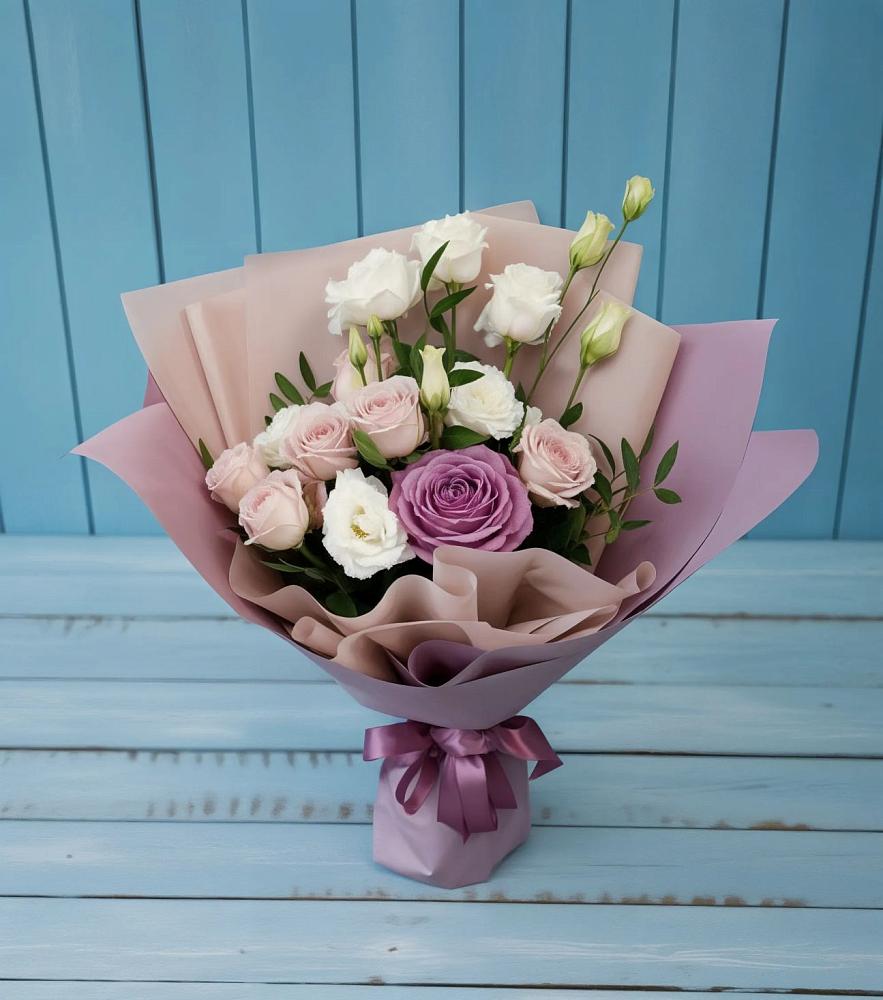 Букет цветов из: Розы и Лизиантусы в Волжанце